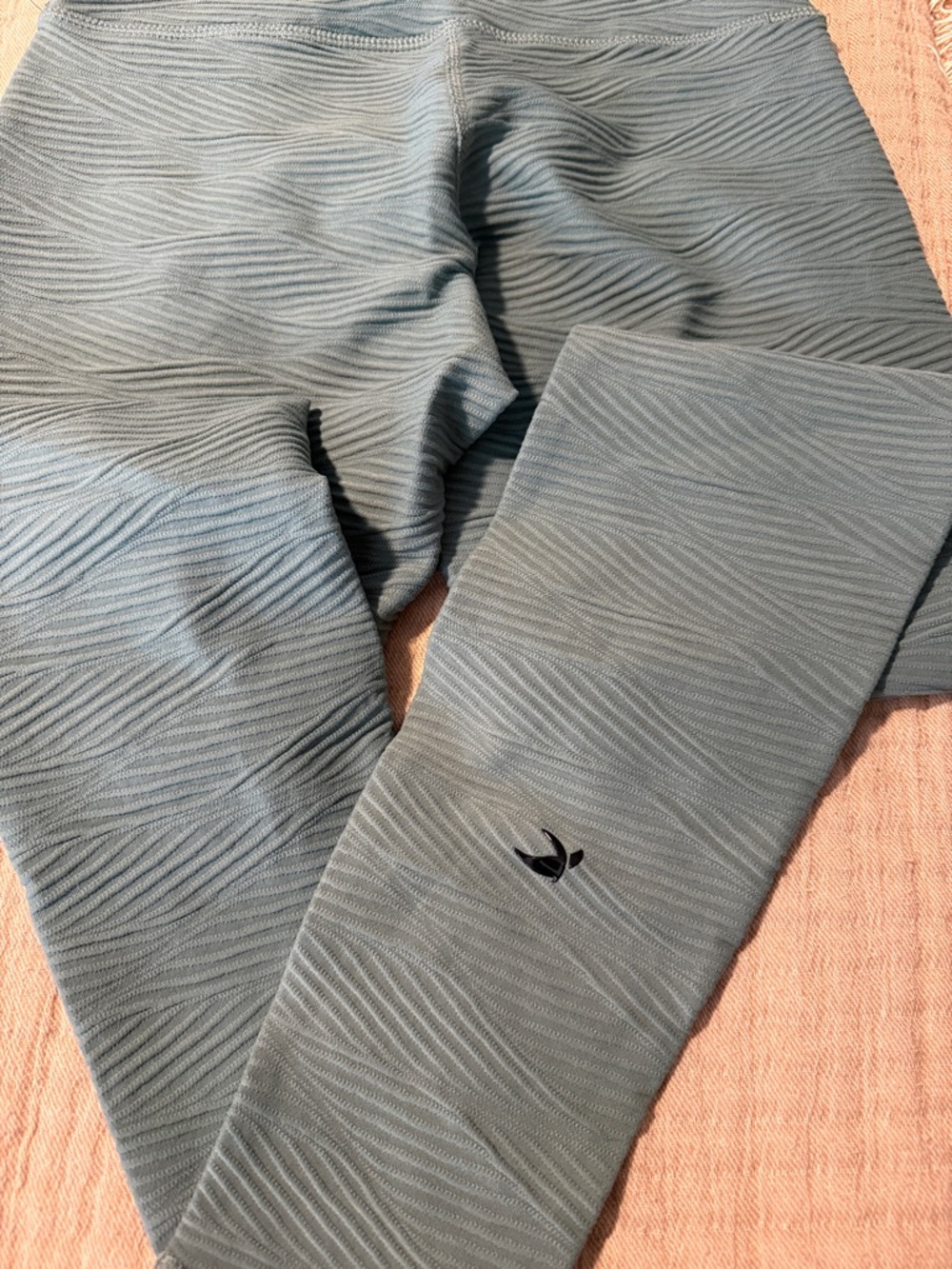 Glyder Teal Wave-Textured Leggings - Picture 2 of 3